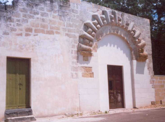 Arco dei Dell'Acaya in via Pozze